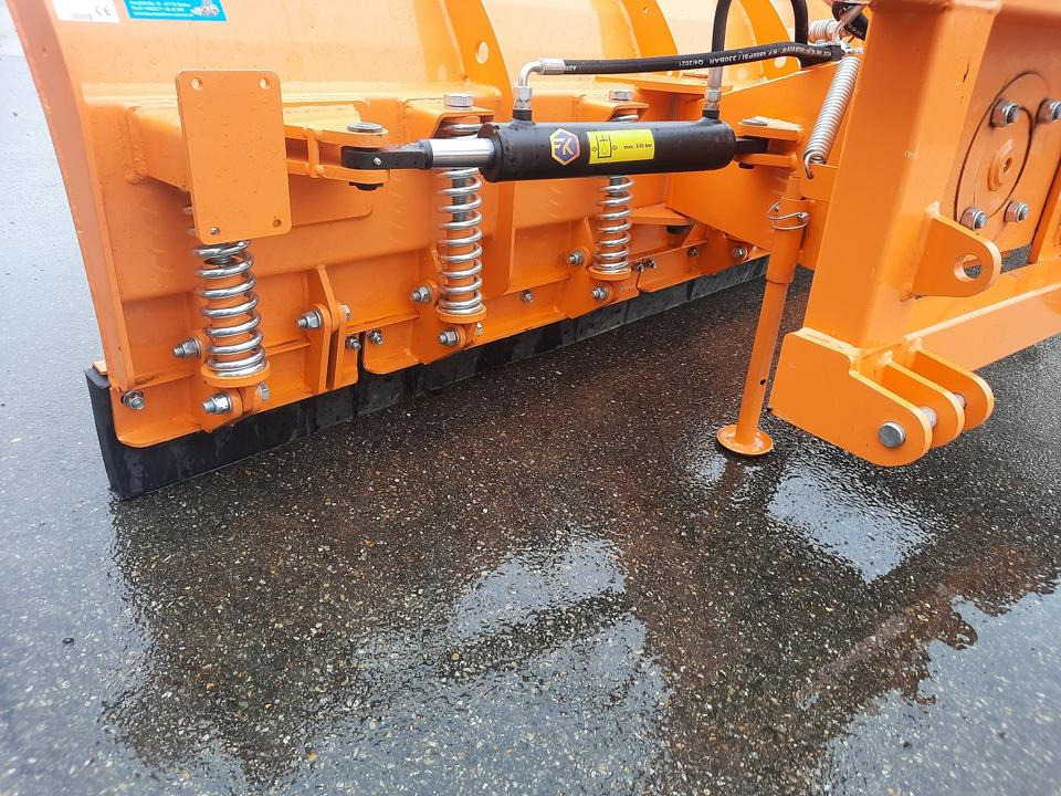 Lame à neige Schneeschild 2,2m Volvo Cat Liebherr Schlepper Radlader Hoflader: photos 6 Lame à neige Schneeschild 2,2m Volvo Cat Liebherr Schlepper Radlader Hoflader: photos 6