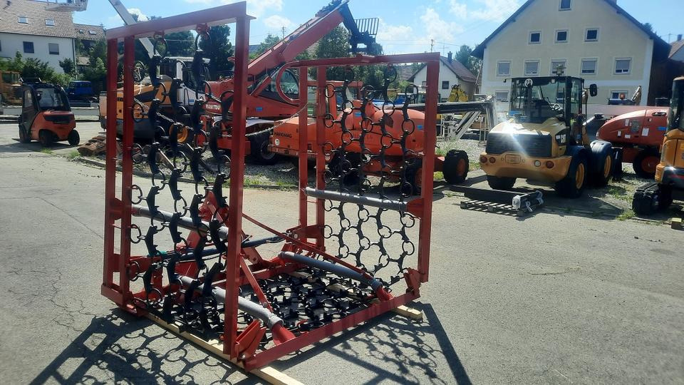 Neue Wiesenegge 6m hydraulisch Wiesenschleppe Fendt Schlepper - Herse à chaîne: photos 4 Neue Wiesenegge 6m hydraulisch Wiesenschleppe Fendt Schlepper - Herse à chaîne: photos 4