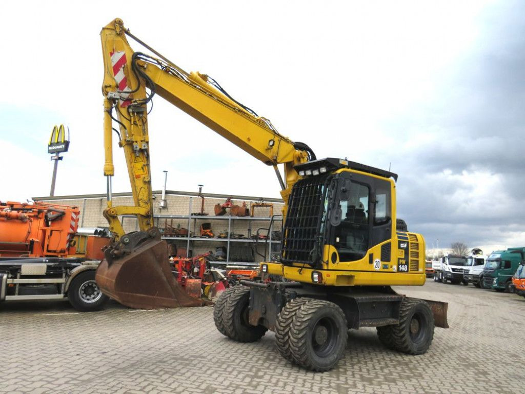 Komatsu Mobilbagger PW 148 - 8 Bagger 6.824h Deutsch top - Pelle sur pneus: photos 1 Komatsu Mobilbagger PW 148 - 8 Bagger 6.824h Deutsch top - Pelle sur pneus: photos 1