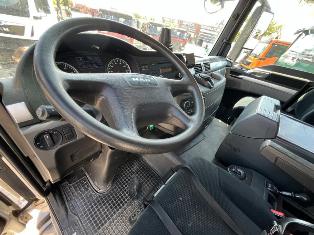 MAN MAN TG-S Pritsche Heckkran 26.400 6x2-2 BL 5xhydr.Ausschub, Funk - Camion à rideaux coulissants, Camion grue: photos 5 MAN MAN TG-S Pritsche Heckkran 26.400 6x2-2 BL 5xhydr.Ausschub, Funk - Camion à rideaux coulissants, Camion grue: photos 5