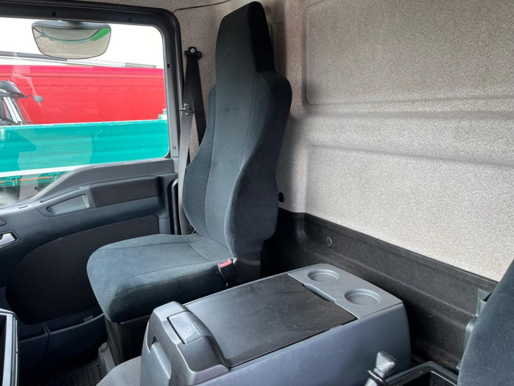 MAN TG-L 12.220 4x2 BL Standardkoffer LBW LBW 1.5 to - Camion fourgon: photos 4 MAN TG-L 12.220 4x2 BL Standardkoffer LBW LBW 1.5 to - Camion fourgon: photos 4