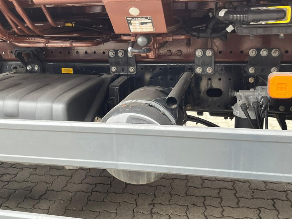 MAN TG-M 18.320 4x2 Absetzkipper Meiller, Funk - Camion multibenne: photos 4 MAN TG-M 18.320 4x2 Absetzkipper Meiller, Funk - Camion multibenne: photos 4
