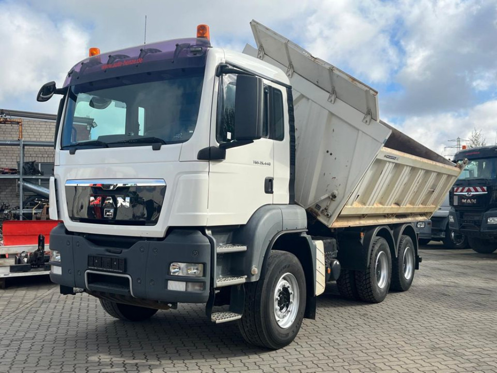 MAN TG-S 26.440 6x4 BB 3-Achs Kipper Schalter - Camion benne: photos 1 MAN TG-S 26.440 6x4 BB 3-Achs Kipper Schalter - Camion benne: photos 1