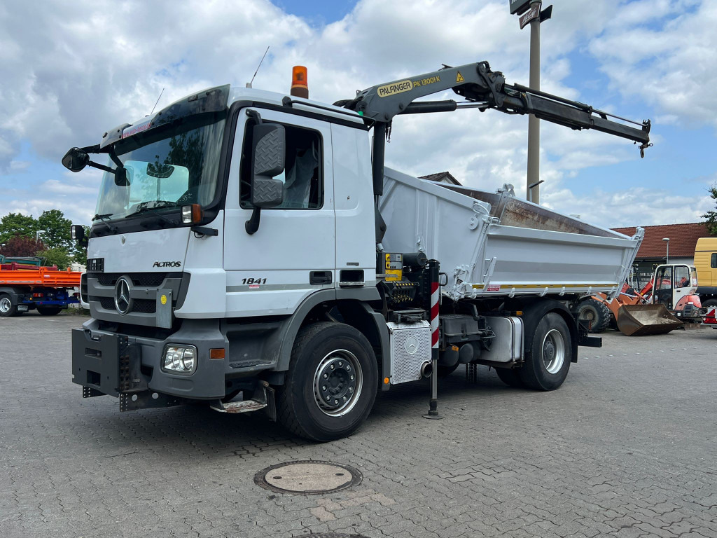 MERCEDES-BENZ Actros 1841 K 2-Achs Kipper Kran Funk 2xhydr+Greifer - Camion benne, Camion grue: photos 1 MERCEDES-BENZ Actros 1841 K 2-Achs Kipper Kran Funk 2xhydr+Greifer - Camion benne, Camion grue: photos 1