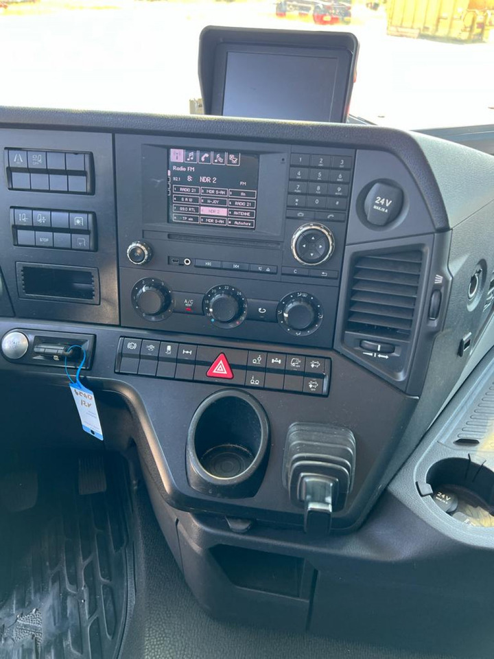 Camion à rideaux coulissants MERCEDES-BENZ Antos 2540 L 6x2 Pritsche LBW Coca Cola, 8,2m Getränke: photos 15 Camion à rideaux coulissants MERCEDES-BENZ Antos 2540 L 6x2 Pritsche LBW Coca Cola, 8,2m Getränke: photos 15