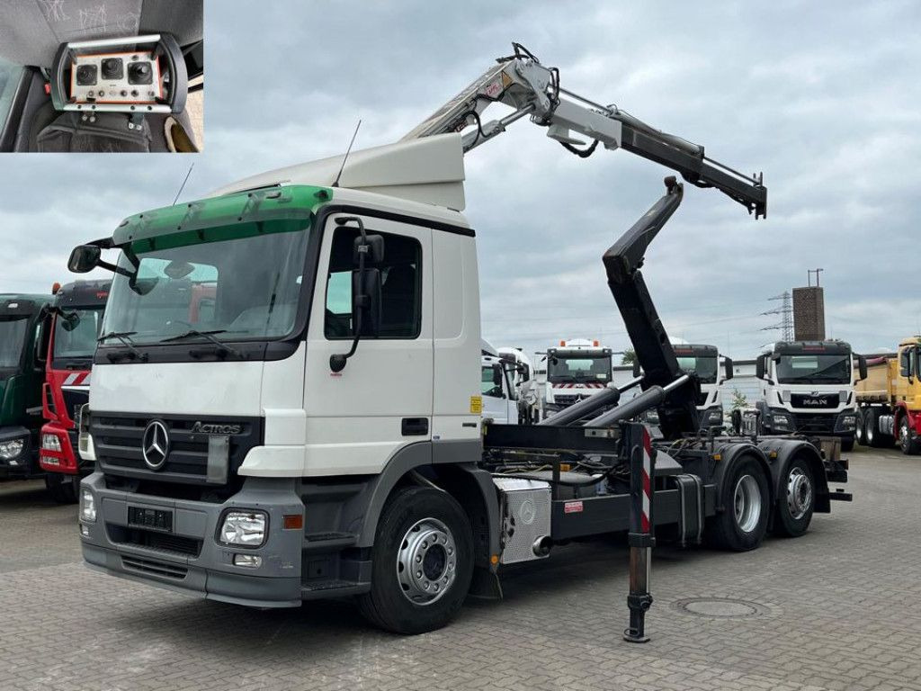Mercedes-Benz Actros 2541 L6x2 Abrollkipper mit Kran Funk+Grei - Camion grue: photos 1 Mercedes-Benz Actros 2541 L6x2 Abrollkipper mit Kran Funk+Grei - Camion grue: photos 1