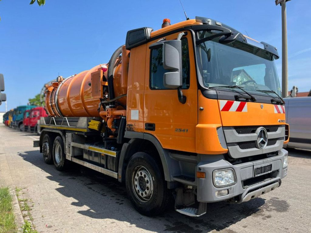 Mercedes-Benz Actros 2541 L6x2 Saug + Spülwagen super Zustand - Camion hydrocureur: photos 2 Mercedes-Benz Actros 2541 L6x2 Saug + Spülwagen super Zustand - Camion hydrocureur: photos 2