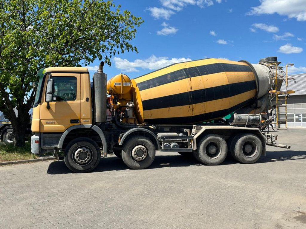 Mercedes-Benz Actros 3241 B 8x4 Betonmischer Liebherr, Deutsc - Camion ampliroll: photos 3 Mercedes-Benz Actros 3241 B 8x4 Betonmischer Liebherr, Deutsc - Camion ampliroll: photos 3
