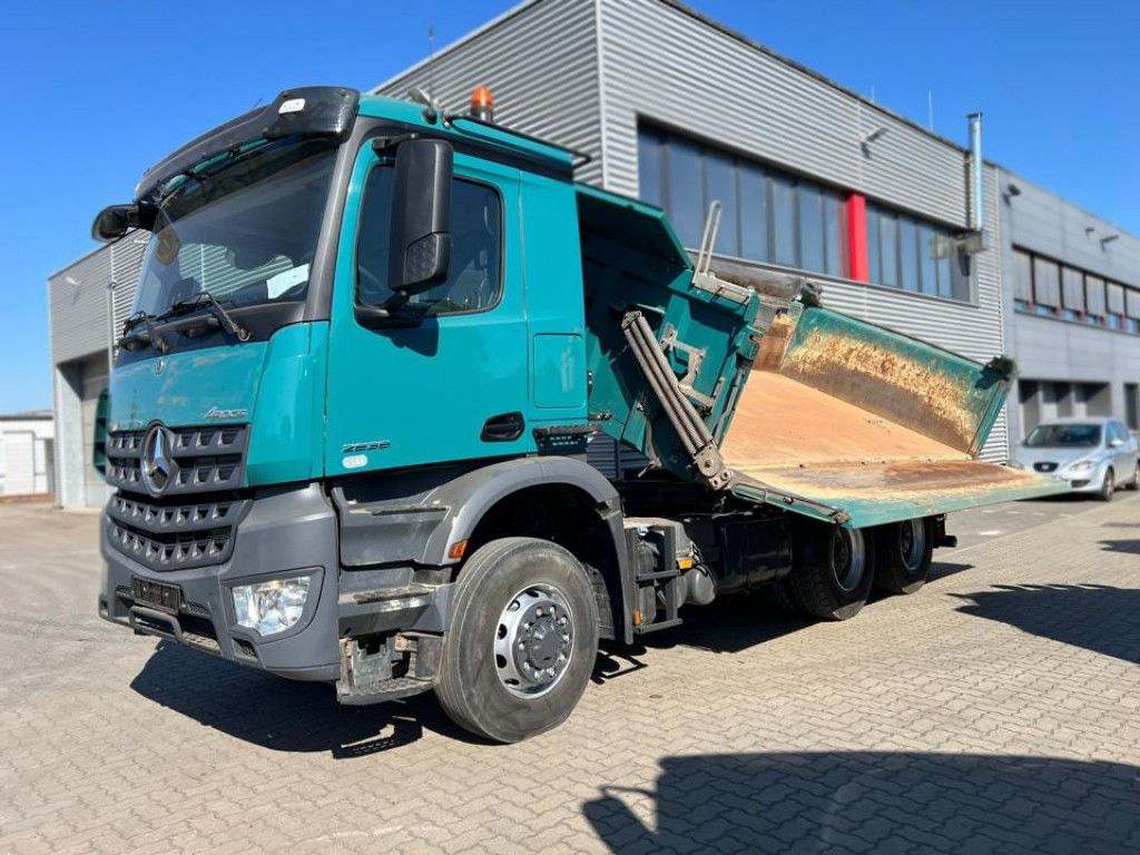 Mercedes-Benz Arocs 2636 6x6 HAD 3-Achs Allradkipper Meiller Mercedes-Benz Arocs 2636 6x6 HAD 3-Achs Allradkipper Meiller - Camion benne: photos 1 Mercedes-Benz Arocs 2636 6x6 HAD 3-Achs Allradkipper Meiller Mercedes-Benz Arocs 2636 6x6 HAD 3-Achs Allradkipper Meiller - Camion benne: photos 1