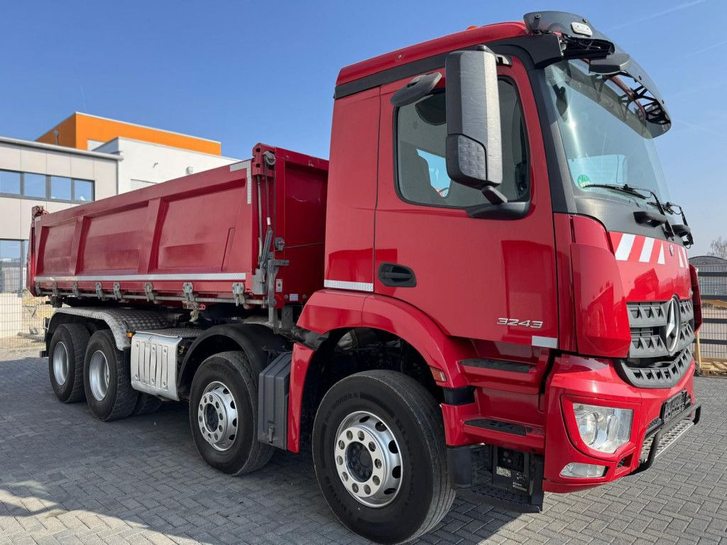 Mercedes-Benz Arocs 3243 8x4 4-Achs Kipper Bordmatik - Camion benne: photos 2 Mercedes-Benz Arocs 3243 8x4 4-Achs Kipper Bordmatik - Camion benne: photos 2
