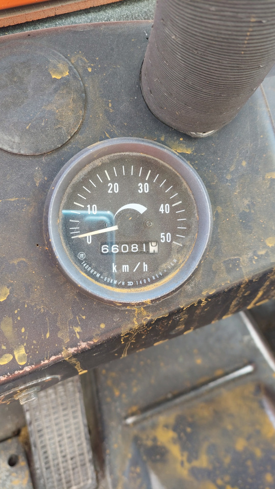02-2TD20 Toyota tractor - Tracteur à bagages: photos 4 02-2TD20 Toyota tractor - Tracteur à bagages: photos 4