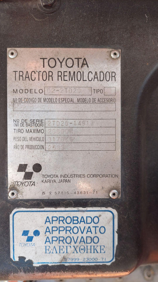 02-2TD20 Toyota tractor - Tracteur à bagages: photos 2 02-2TD20 Toyota tractor - Tracteur à bagages: photos 2