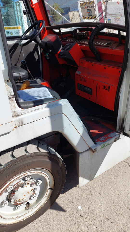 FV-02 Tractor Nissan - Tracteur à bagages: photos 4 FV-02 Tractor Nissan - Tracteur à bagages: photos 4