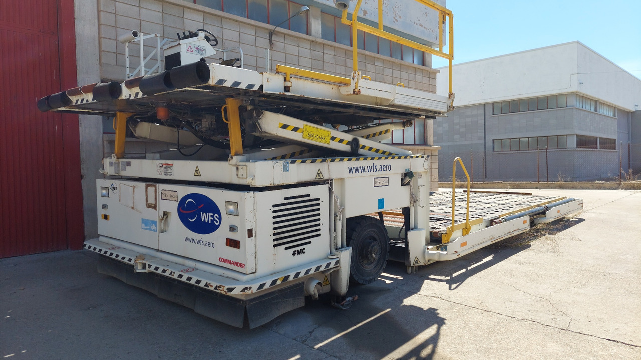 Lower deck loader FMC/JBT C15W - Chargeur de fret: photos 1 Lower deck loader FMC/JBT C15W - Chargeur de fret: photos 1