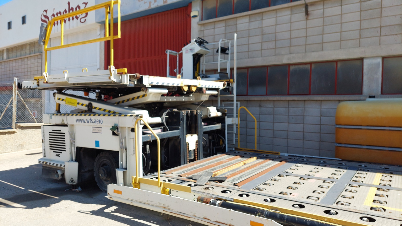 Lower deck loader FMC/JBT C15W - Chargeur de fret: photos 4 Lower deck loader FMC/JBT C15W - Chargeur de fret: photos 4