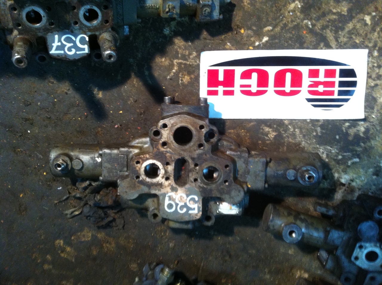 HYDRECO HAMWORTHY V4013D32XS 039006664 8401310001 - 1 SEKCYJNY - Valve hydraulique pour Engins de chantier: photos 1 HYDRECO HAMWORTHY V4013D32XS 039006664 8401310001 - 1 SEKCYJNY - Valve hydraulique pour Engins de chantier: photos 1