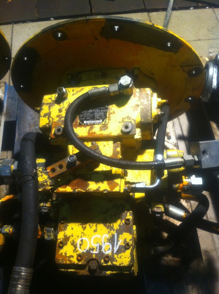HYDROMATIK A4VG56HWD1 + A4VG28 EZ1D1 419046 241.17.04.05 05801005 - Pompe hydraulique pour Engins de chantier: photos 1 HYDROMATIK A4VG56HWD1 + A4VG28 EZ1D1 419046 241.17.04.05 05801005 - Pompe hydraulique pour Engins de chantier: photos 1