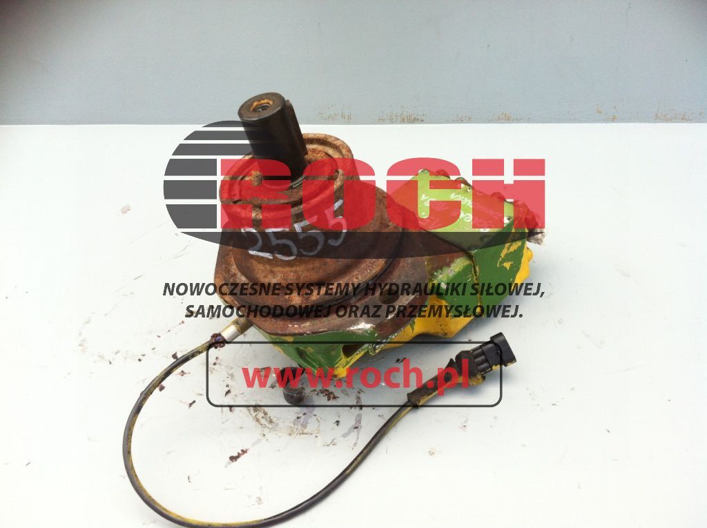 PARKER CH-K-000-000 3781717 - Moteur hydraulique pour Balayeuse de voirie: photos 1 PARKER CH-K-000-000 3781717 - Moteur hydraulique pour Balayeuse de voirie: photos 1