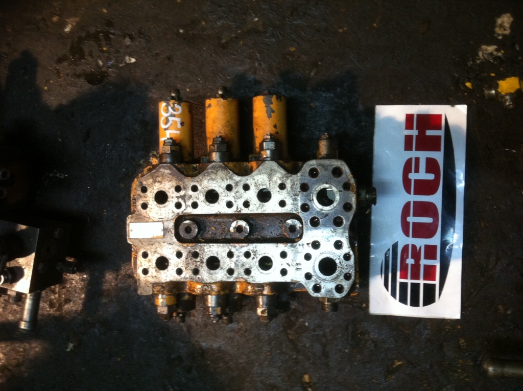 REXROTH M3-1022-00/3M3-20 P31436-82V 388791/6 - 3 SEKCYJNY - Valve hydraulique pour Engins de chantier: photos 1 REXROTH M3-1022-00/3M3-20 P31436-82V 388791/6 - 3 SEKCYJNY - Valve hydraulique pour Engins de chantier: photos 1