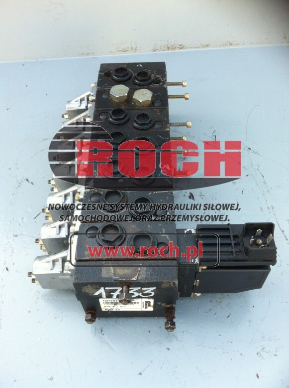 SAUER DANFOSS PVG32 11017977 11017977..2607D116756 - 7 SEKCYJNY 24VDC 157B4228 157B6203 - Valve hydraulique pour Concasseur: photos 1 SAUER DANFOSS PVG32 11017977 11017977..2607D116756 - 7 SEKCYJNY 24VDC 157B4228 157B6203 - Valve hydraulique pour Concasseur: photos 1