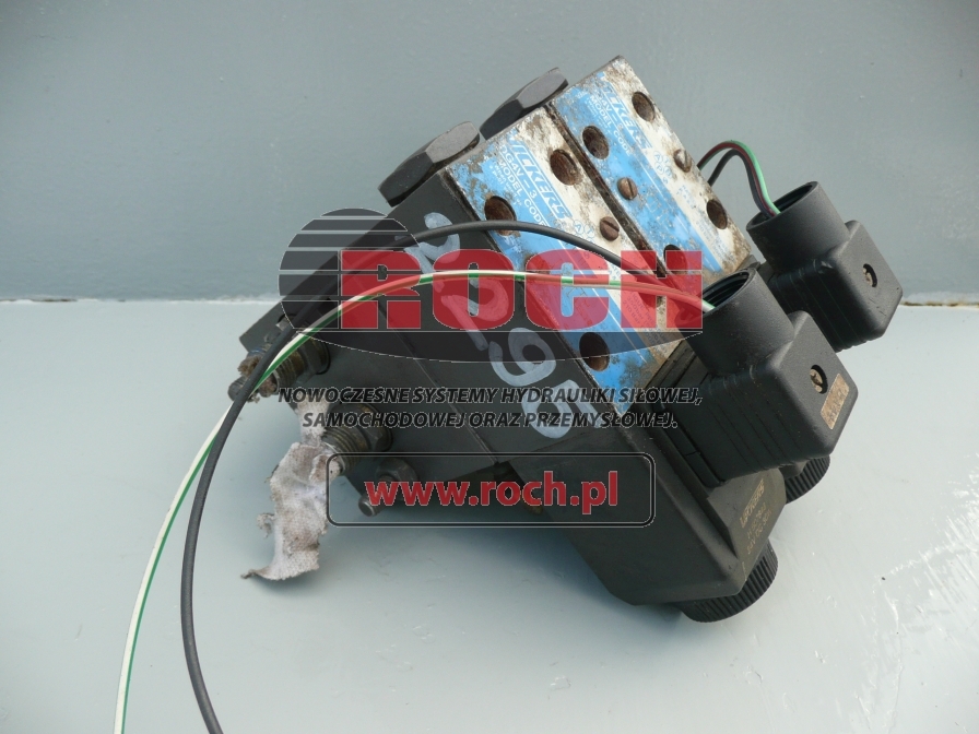 VICKERS DG4V-32ALMUH760 + H507848 24VDC 30W - 2 SEKCYJNA - Valve hydraulique pour Engins de chantier: photos 1 VICKERS DG4V-32ALMUH760 + H507848 24VDC 30W - 2 SEKCYJNA - Valve hydraulique pour Engins de chantier: photos 1