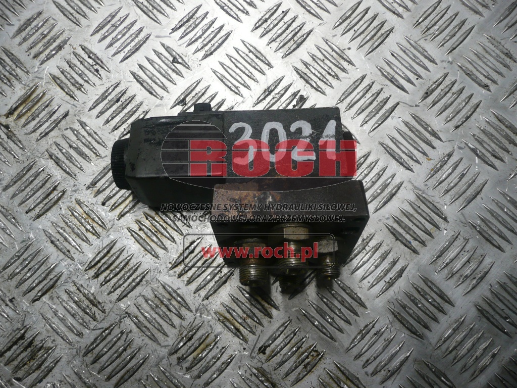 VICKERS DG4V-3S-02-156600 JLJ0127-YA - 1 SEKCYJNY + H2-124629 24VDC 30W - Valve hydraulique: photos 2 VICKERS DG4V-3S-02-156600 JLJ0127-YA - 1 SEKCYJNY + H2-124629 24VDC 30W - Valve hydraulique: photos 2