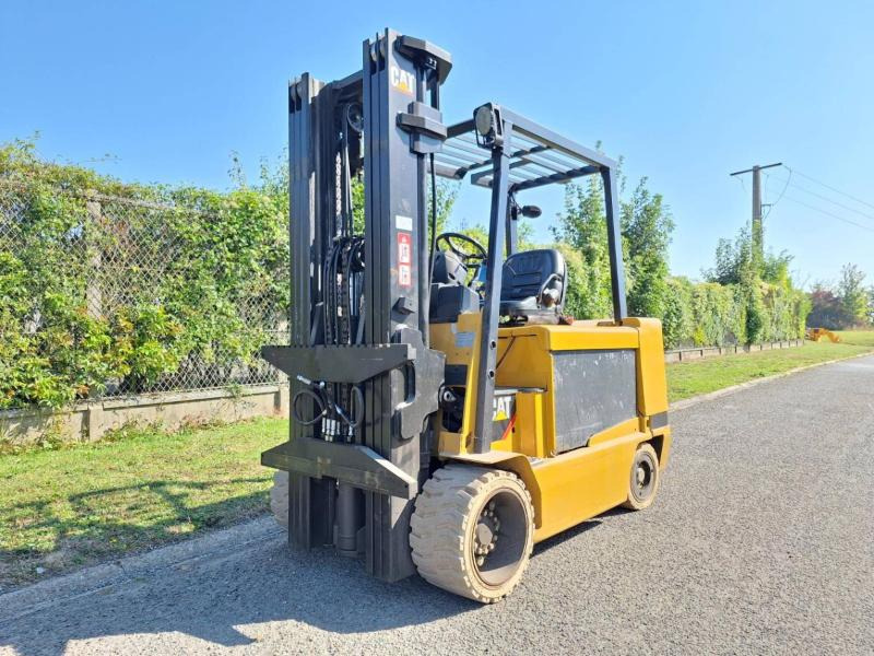 Caterpillar EC55N - Chariot élévateur électrique: photos 1 Caterpillar EC55N - Chariot élévateur électrique: photos 1