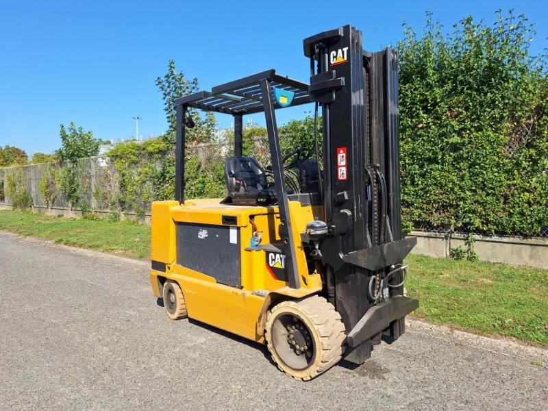 Caterpillar EC55N - Chariot élévateur électrique: photos 2 Caterpillar EC55N - Chariot élévateur électrique: photos 2