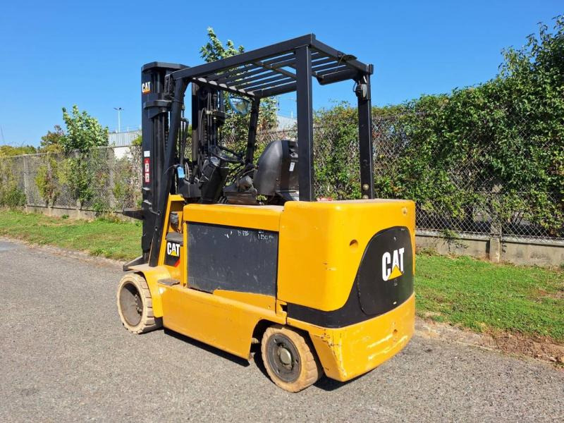 Caterpillar EC55N - Chariot élévateur électrique: photos 4 Caterpillar EC55N - Chariot élévateur électrique: photos 4