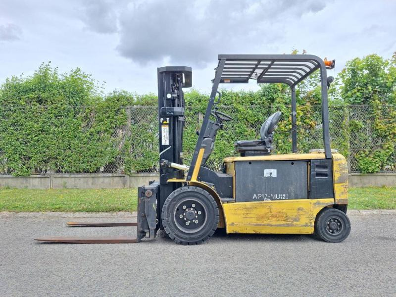 Caterpillar EP30K - Chariot élévateur électrique: photos 3 Caterpillar EP30K - Chariot élévateur électrique: photos 3