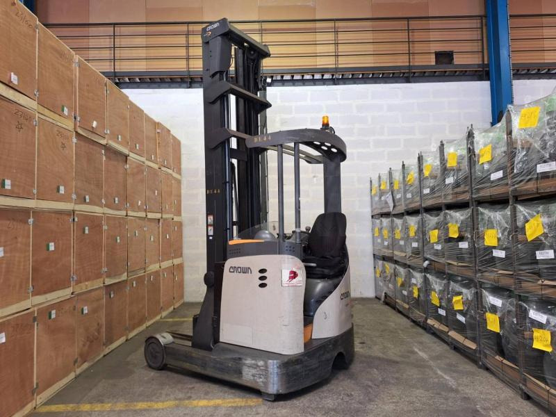 Crown ESR 5260 - Chariot à mât rétractable: photos 4 Crown ESR 5260 - Chariot à mât rétractable: photos 4