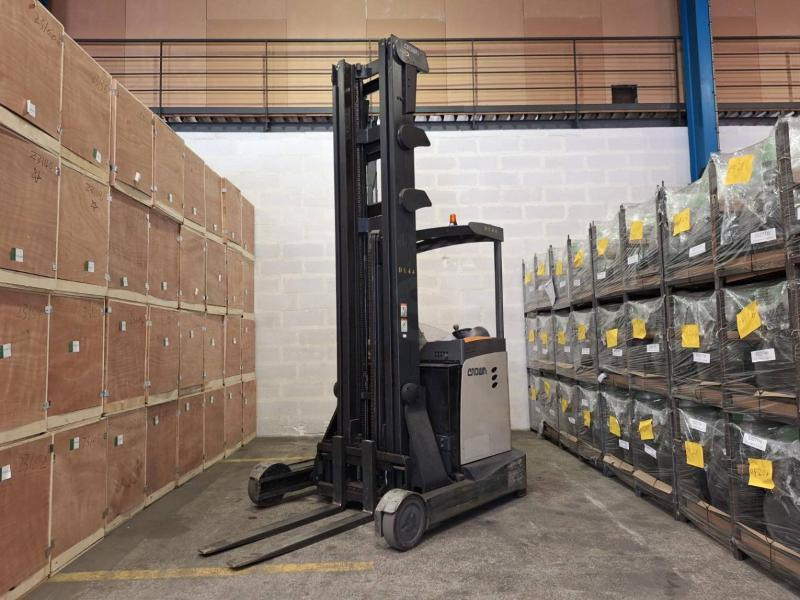 Crown ESR 5260 - Chariot à mât rétractable: photos 1 Crown ESR 5260 - Chariot à mât rétractable: photos 1