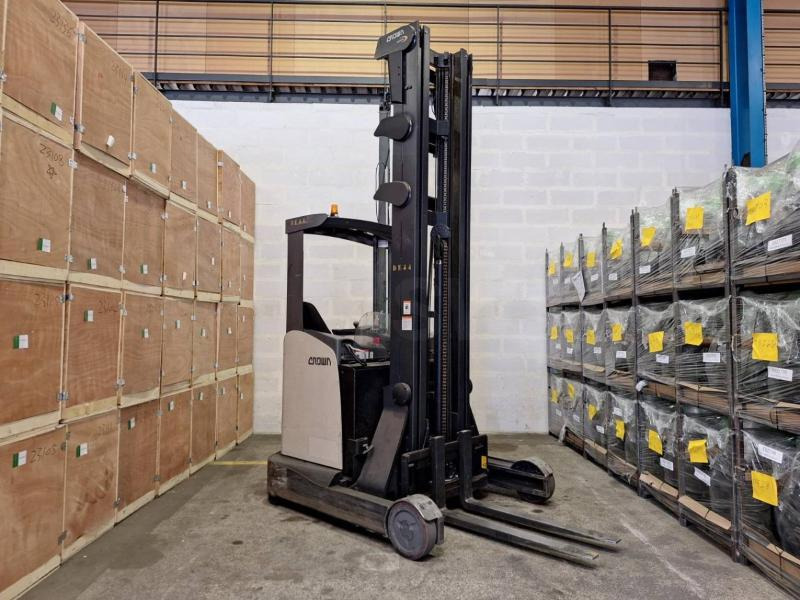 Crown ESR 5260 - Chariot à mât rétractable: photos 2 Crown ESR 5260 - Chariot à mât rétractable: photos 2