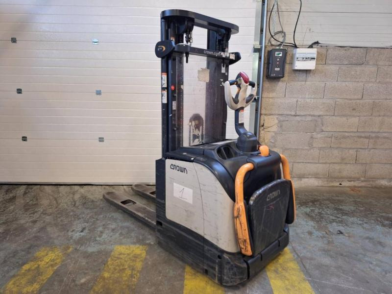 Crown ET4000-1.4 - Gerbeur: photos 1 Crown ET4000-1.4 - Gerbeur: photos 1