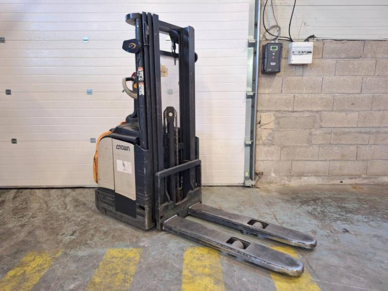 Crown ET4000-1.4 - Gerbeur: photos 2 Crown ET4000-1.4 - Gerbeur: photos 2