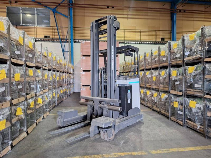 UniCarriers 250DTFVRE635UFW - Chariot multidirectionnel: photos 1 UniCarriers 250DTFVRE635UFW - Chariot multidirectionnel: photos 1