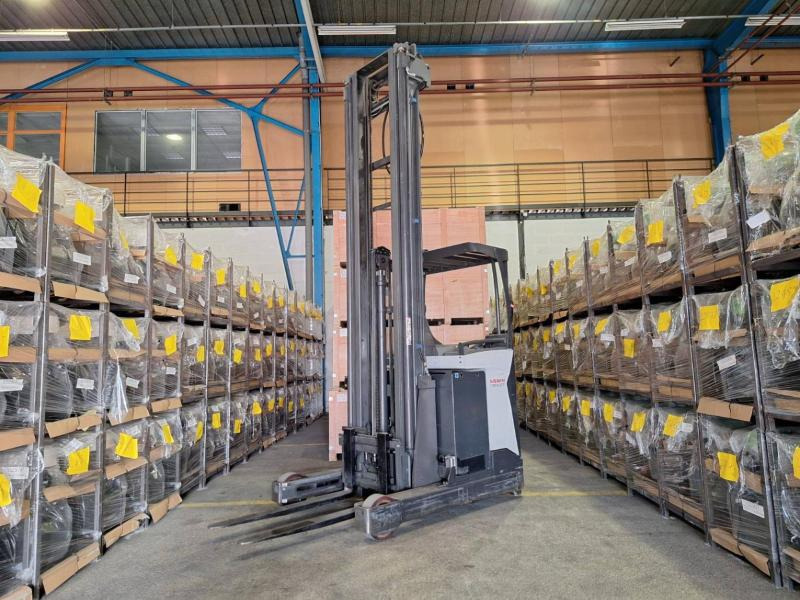 UniCarriers UHD-200-DTFVXF-955 - Chariot à mât rétractable: photos 1 UniCarriers UHD-200-DTFVXF-955 - Chariot à mât rétractable: photos 1