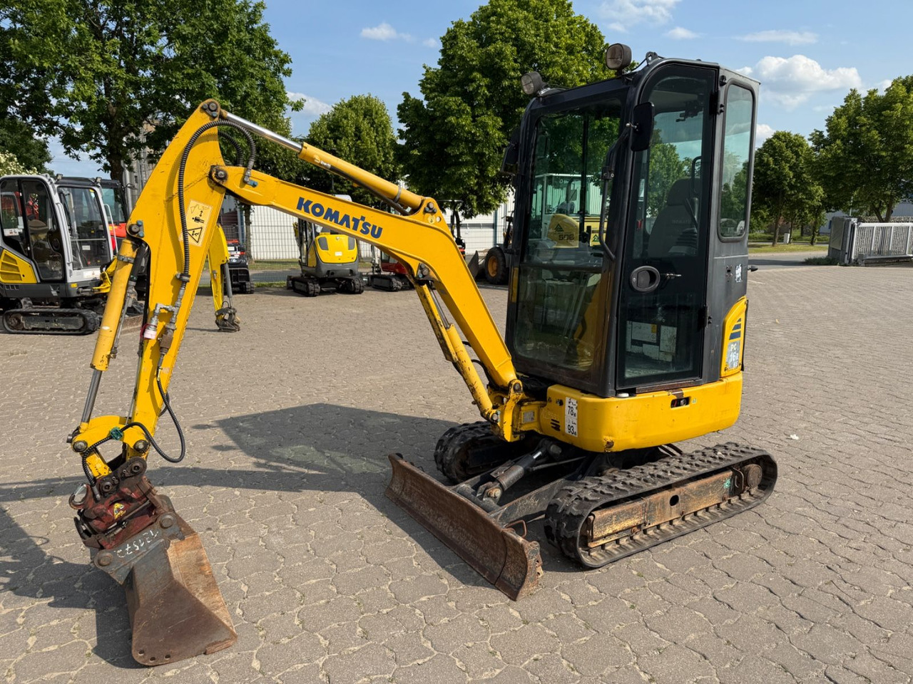 Komatsu PC 16R-3HS, Bj 17, 2210 BH, Tilt mit HS01, GL - Mini pelle: photos 1 Komatsu PC 16R-3HS, Bj 17, 2210 BH, Tilt mit HS01, GL - Mini pelle: photos 1