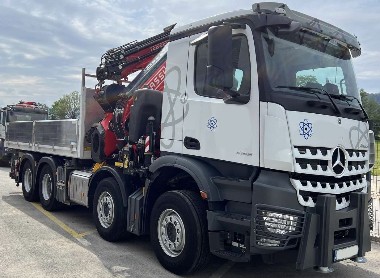 MERCEDES-BENZ Hiab Palfinger Fassi F990-8 JIB-6 - Camion grue: photos 1 MERCEDES-BENZ Hiab Palfinger Fassi F990-8 JIB-6 - Camion grue: photos 1