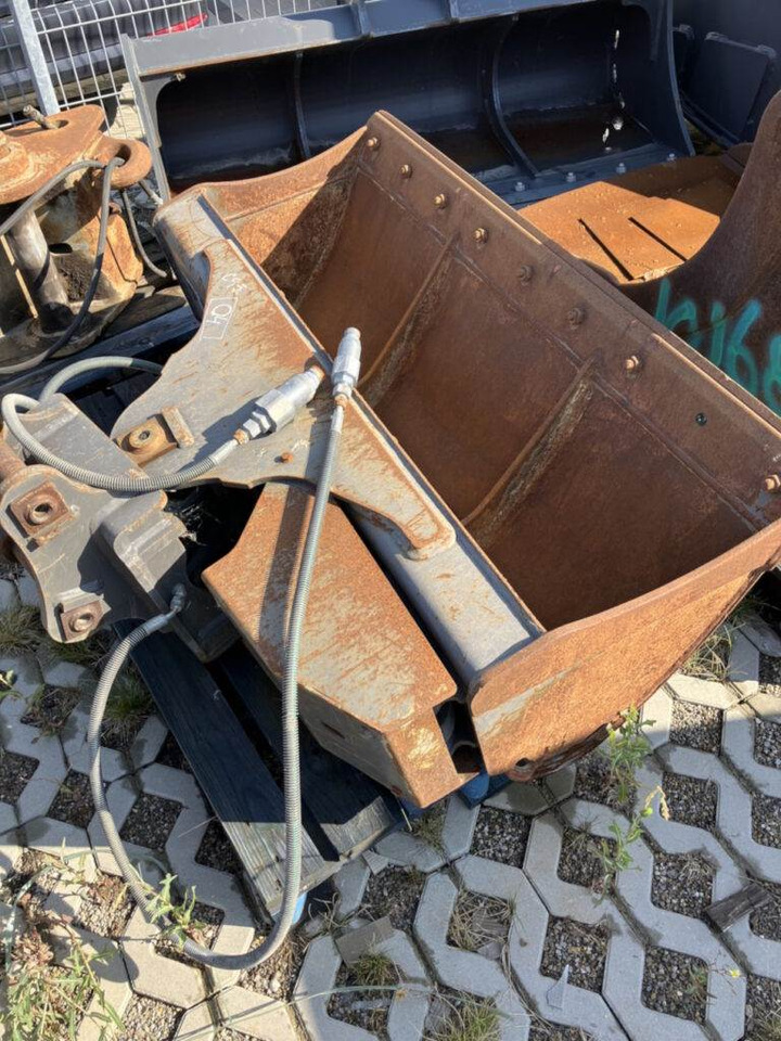 Volvo Böschungslöffel hydr. - Tractopelle: photos 1 Volvo Böschungslöffel hydr. - Tractopelle: photos 1