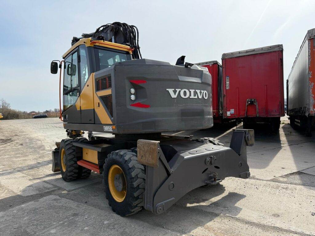 Volvo EWR150E - Pelle sur pneus: photos 2 Volvo EWR150E - Pelle sur pneus: photos 2