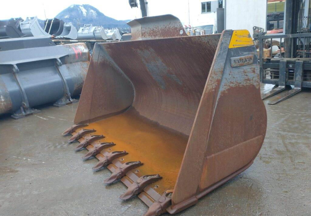 Volvo GP Schaufel 3,8/4,2m³ - Godet pour chargeur pour Engins de chantier: photos 4 Volvo GP Schaufel 3,8/4,2m³ - Godet pour chargeur pour Engins de chantier: photos 4