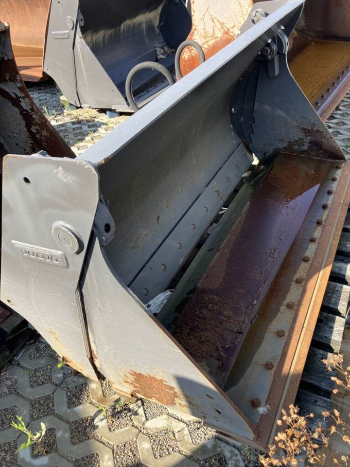 Volvo Klappschaufel mit Messer TPZ - Godet: photos 1 Volvo Klappschaufel mit Messer TPZ - Godet: photos 1