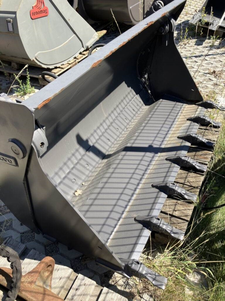 Volvo Klappschaufel mit Zähnen TPZ - Godet: photos 1 Volvo Klappschaufel mit Zähnen TPZ - Godet: photos 1