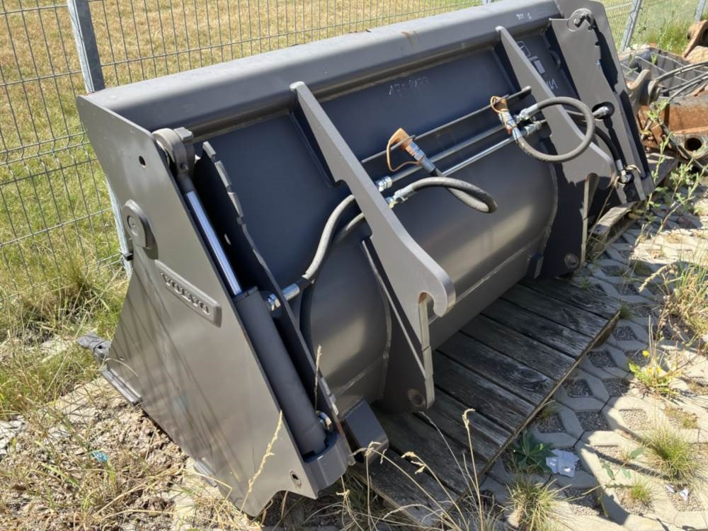 Volvo Klappschaufel mit Zähnen TPZ - Godet: photos 3 Volvo Klappschaufel mit Zähnen TPZ - Godet: photos 3