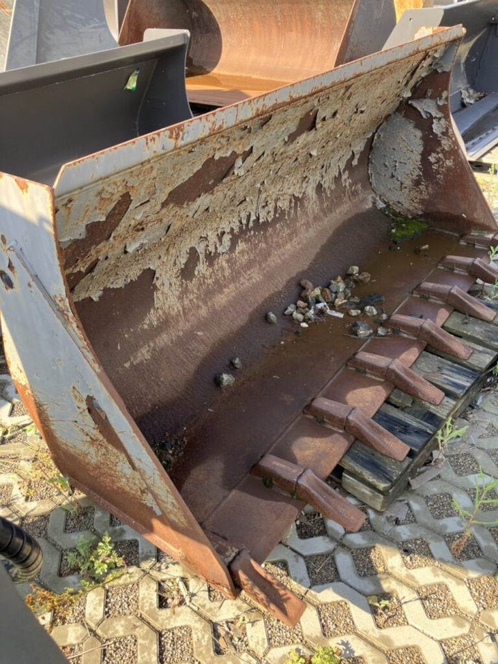 Volvo Schaufel mit Zähnen TPZ - Godet: photos 1 Volvo Schaufel mit Zähnen TPZ - Godet: photos 1