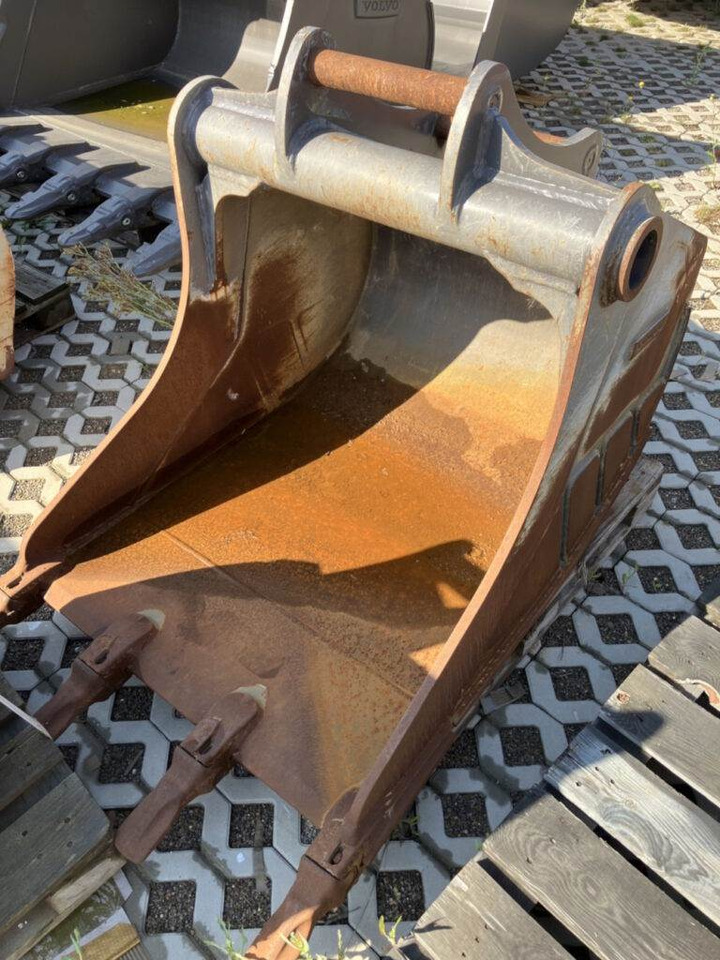Volvo Tieflöffel mit Zähnen S60 - Tractopelle: photos 1 Volvo Tieflöffel mit Zähnen S60 - Tractopelle: photos 1