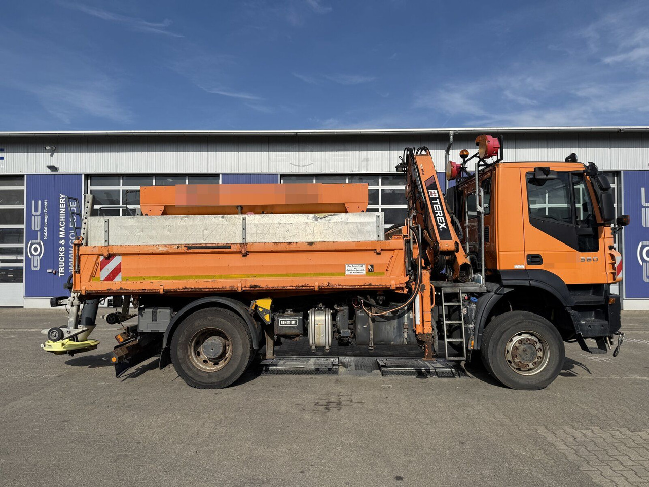 Iveco TRAKKER Kipper Kran TEREX 85.2 Salzstreuer - Camion grue: photos 2 Iveco TRAKKER Kipper Kran TEREX 85.2 Salzstreuer - Camion grue: photos 2