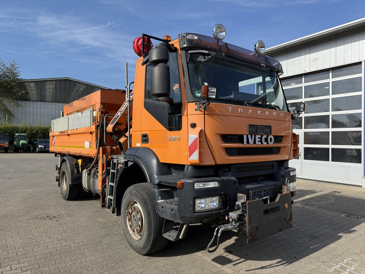 Iveco TRAKKER Kipper Kran TEREX 85.2 Salzstreuer - Camion grue: photos 1 Iveco TRAKKER Kipper Kran TEREX 85.2 Salzstreuer - Camion grue: photos 1