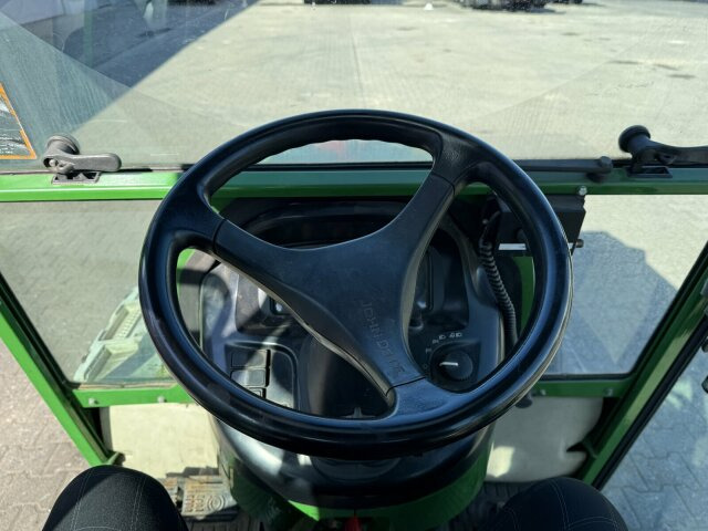 John Deere 3520 Kommunaltrak. Frontkraftheber Kuppeldreieck - Tracteur communal: photos 2 John Deere 3520 Kommunaltrak. Frontkraftheber Kuppeldreieck - Tracteur communal: photos 2